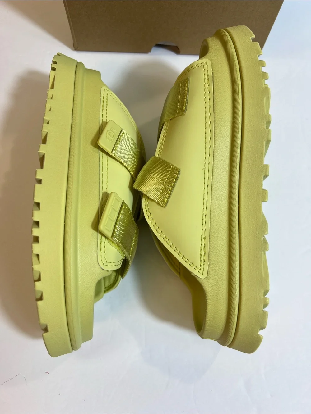 UGG Kids‎ Goldenglow Slide GLDN Yellow Platform Sandals Size 2 Youth New in Box